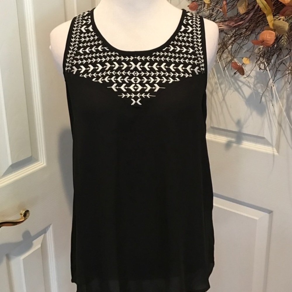 Embroidered top, black and white